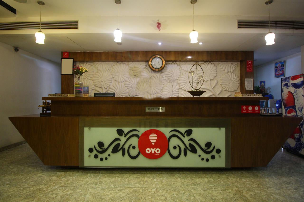 Oyo 8786 Hotel Maan Residency อาเมดาบัด ภายนอก รูปภาพ