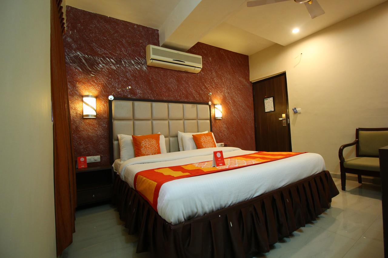 Oyo 8786 Hotel Maan Residency อาเมดาบัด ภายนอก รูปภาพ