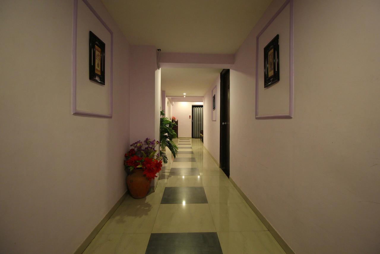 Oyo 8786 Hotel Maan Residency อาเมดาบัด ภายนอก รูปภาพ