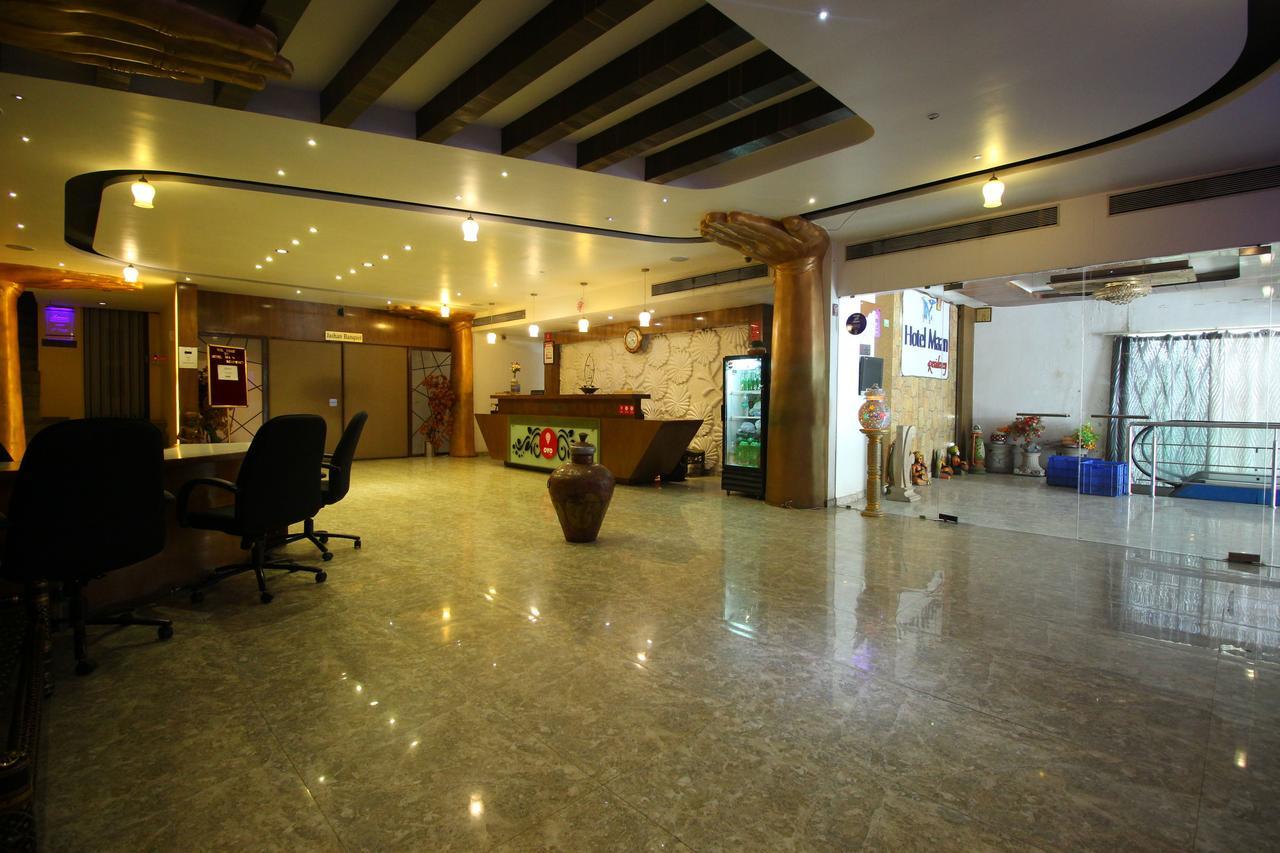 Oyo 8786 Hotel Maan Residency อาเมดาบัด ภายนอก รูปภาพ