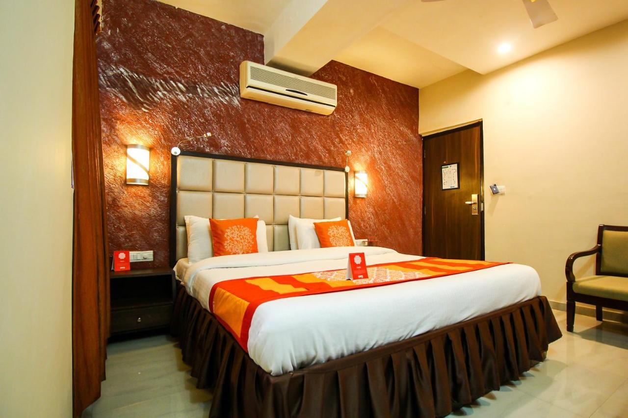 Oyo 8786 Hotel Maan Residency อาเมดาบัด ภายนอก รูปภาพ