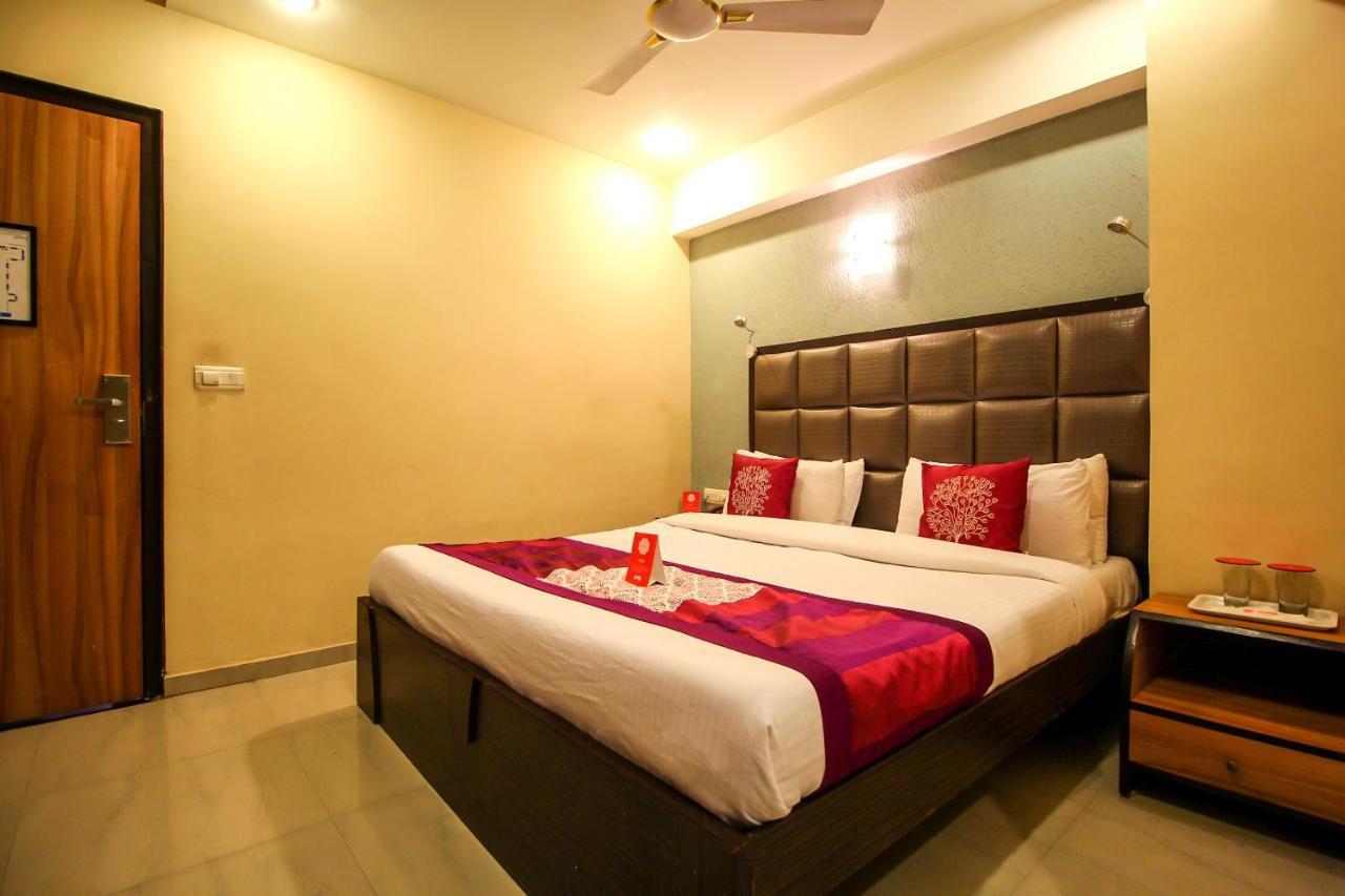 Oyo 8786 Hotel Maan Residency อาเมดาบัด ภายนอก รูปภาพ